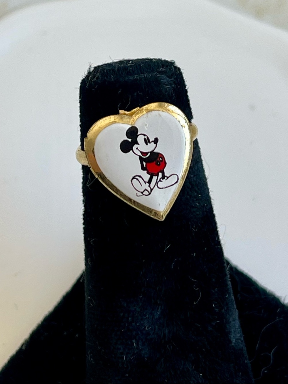 VINTAGE WALT DISNEY PRODUCTIONS MICKEY MOUSE GOLD HEART SHAPE CHARM LOCKET RING